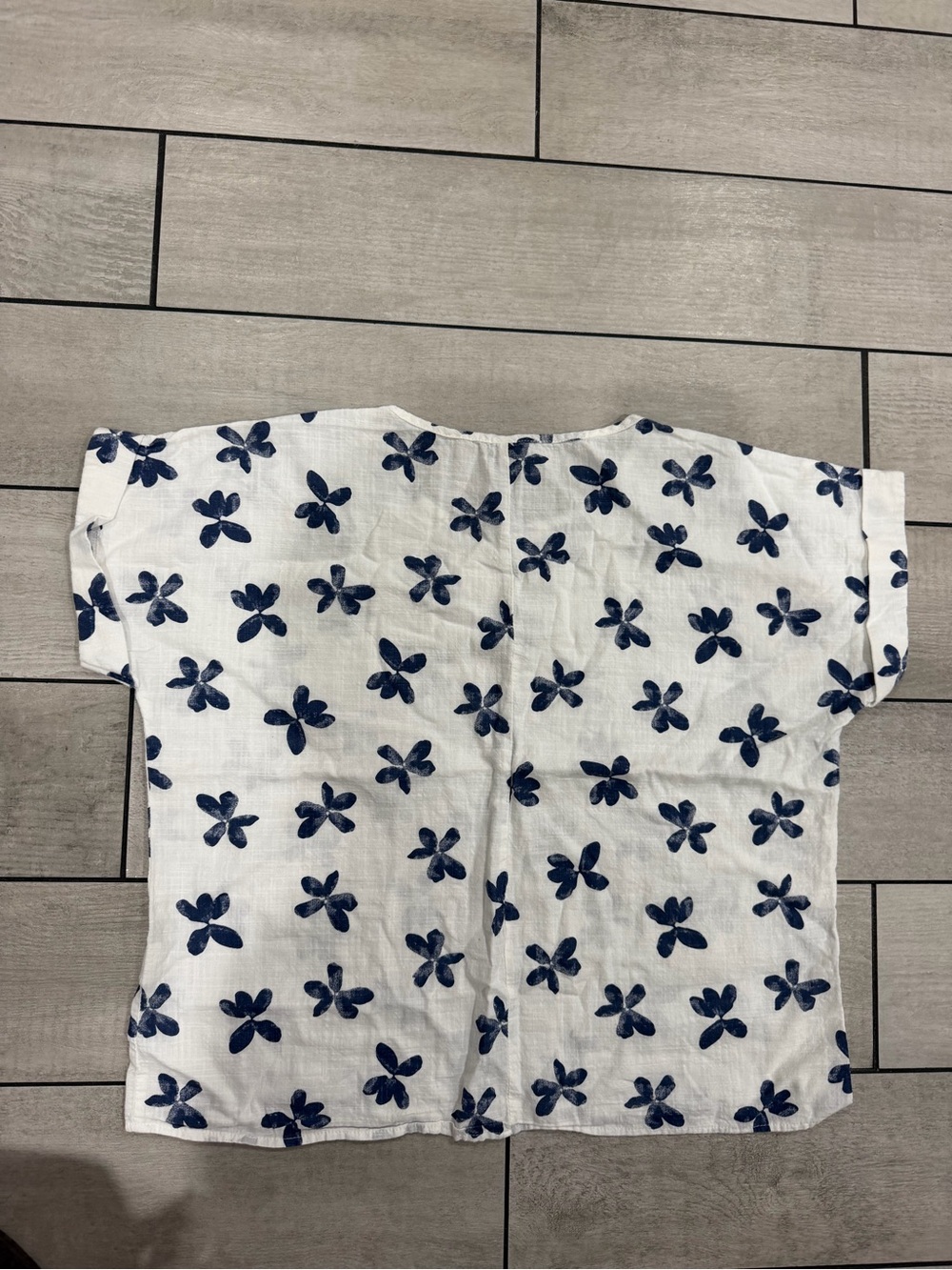 Women’s White Floral Short-Sleeve Blouse with Blue Print - Picture 3 of 4